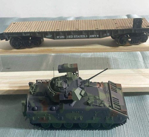 O GAUGE MILITARY ARMY FLAT CAR WITH BRADLEY FIGHTING VEHICLE NEW - Picture 6 of 8