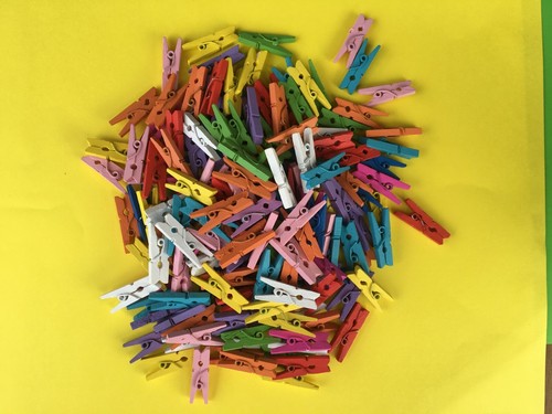 Kleine Holzklammern Wäscheklammern Mini Klammern bunt weiß rot blau pink gelb - Bild 3 von 27