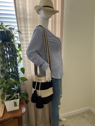 Classic Black & White Handwoven Crossbody Bag -Trendy Boho Oversized Bucket Bag - Picture 8 of 11