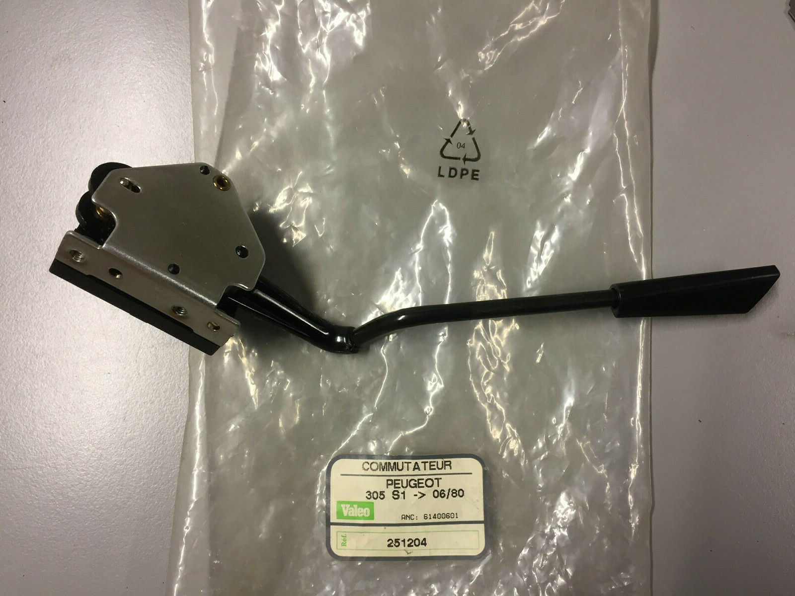 Commodo clignotant Valeo 251204 pour Peugeot 305 avant 1980 noir