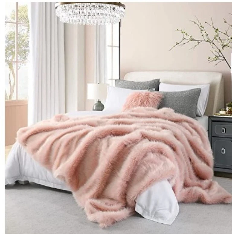 Fluffy big online blanket