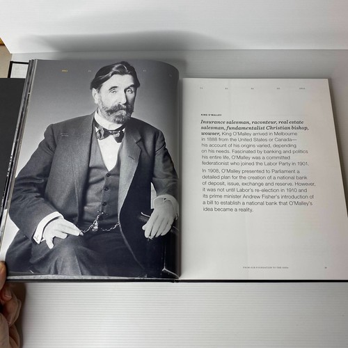 Commonwealth Bank 100 años juntos por Bronwyn Phillips, Peter Hock - Imagen 9 de 9