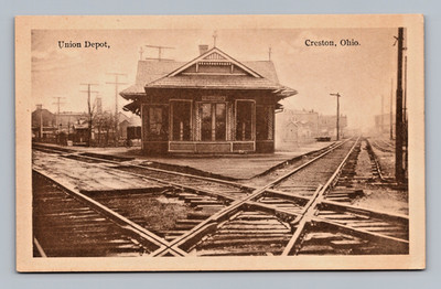 CRESTON OHIO OLD UNION RAILROAD TRAIN STATION DEPOT POSTCARD (K-2-2)
