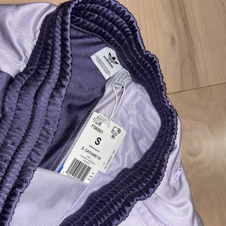 Pantalones de chándal Adidas Originales Daniëlle Cathari púrpura pequeños para mujer Foto 3 de 4