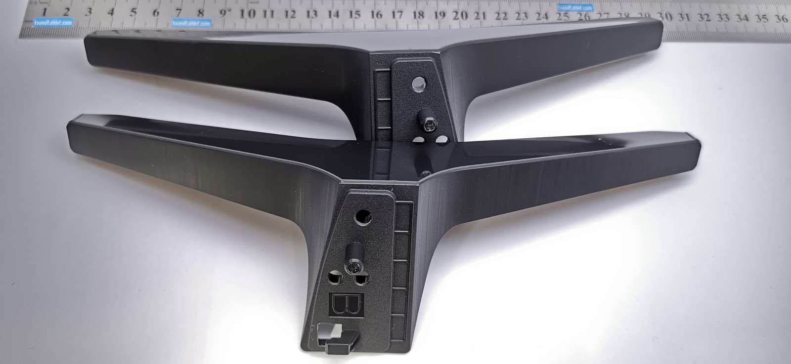 Pied TV LG 60UJ6300 stable anti-basculement pour grand écran 60 à 86 pouces