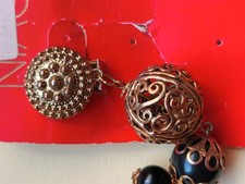 Boucles D'oreilles Clips Vintage Années 80 - Doré, Plastique Et Métal, Motif Couture Rouge - Occasion