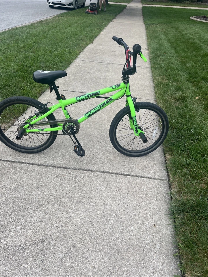 Bicicleta Madgear con pata de cabra y clavijas traseras y clavijas delanteras Foto 2 de 4