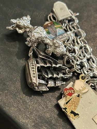 VINTAGE TRAVEL MISC. CHARM BRACELET MOST OF THE CHARMS SIGNED STERLING SILVER - Picture 8 of 18