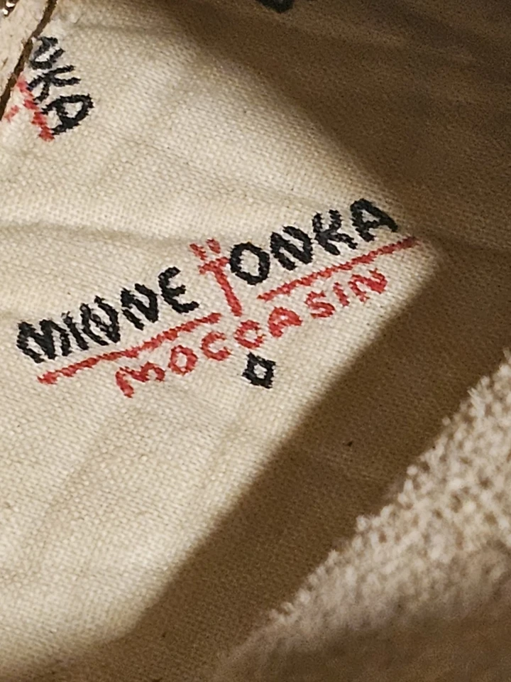 Mocasín Minnetonka para mujer talla 4 EE. UU. Foto 4 de 4