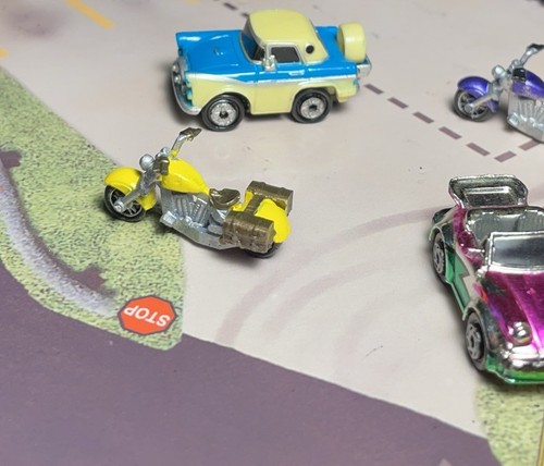 MicroMachines Scaled Saddle Harley (yellow/bronze) OTHER VEHICLES NOT INCLUDED - Picture 6 of 7