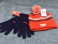 Sports Memorabilia Welsh Rugby Union Scarlets NEW HAT & GLOVES