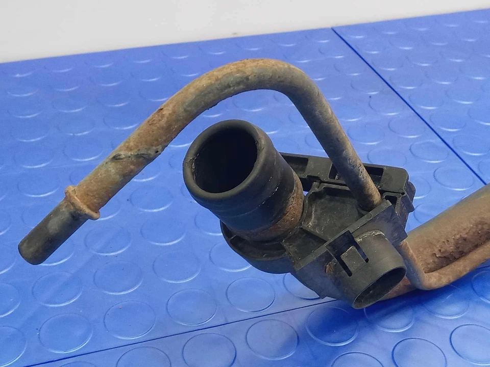 Ford Taurus 2013-2019 montaje de cuello de llenado de combustible tubo de llenado OEM DG1Z9034F Foto 3 de 4