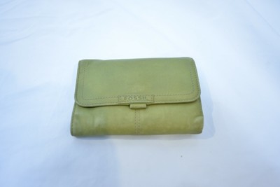 woman trifold wallet