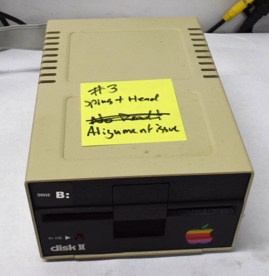 Vintage Apple Disk II 2 Floppy Disc Drive A2M0003 - TESTED - NEEDS ALIGNMENT - Image 2 of 3