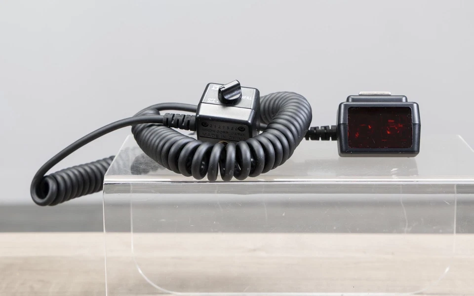 Nikon SC-29 TTL Off-Camera Coiled Remote Cord Flash Cable w/ Instructions & Box - Image 3 of 3