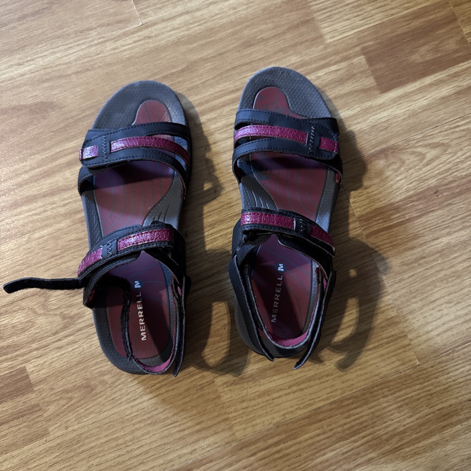 Sandali donna Merrells taglia 7 rosso nero e grigio. Buone condizioni