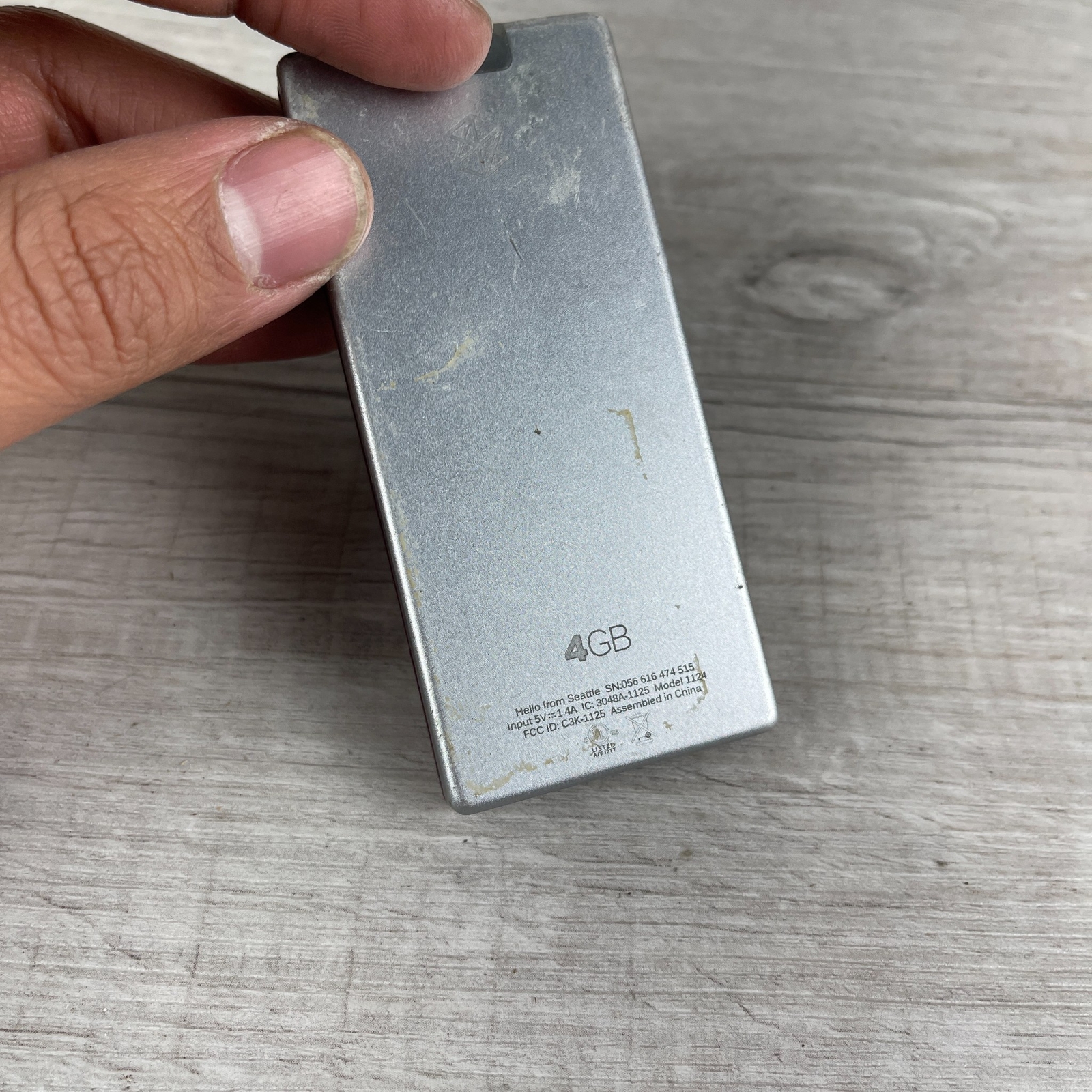 Microsoft Zune 1124 Red 4GB 1.8inches Color Screen Video MP3 Media