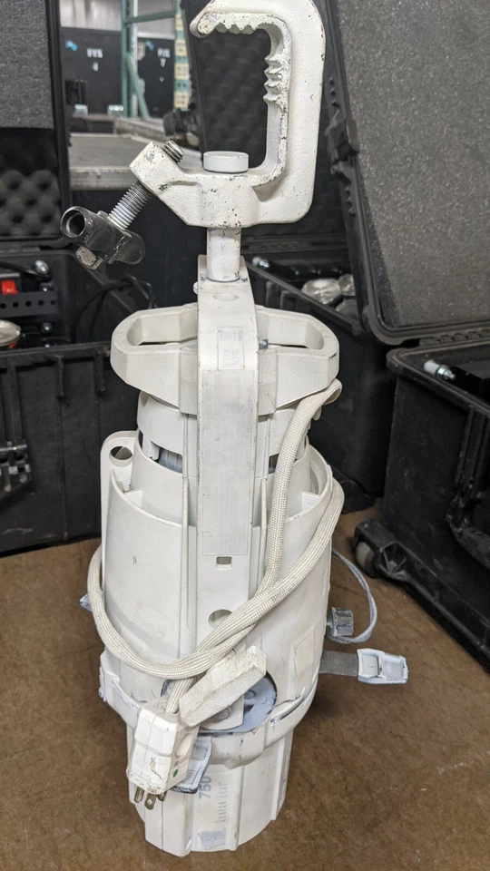 USED ETC SOURCE 4 LEKO BODY 750W CAP, WHITE, W/ EDISON CONNECTOR, HPL LAMP - Image 2 of 3