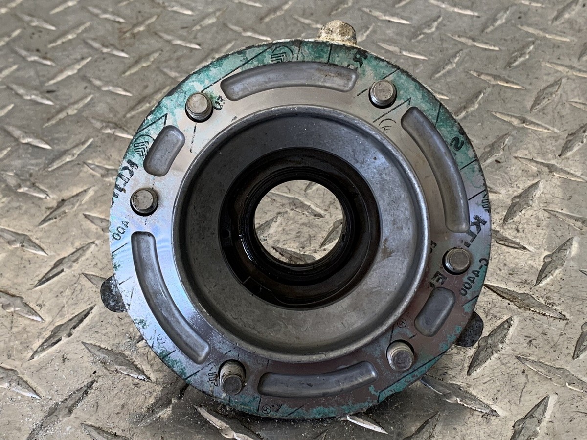 15 Seadoo Spark 900 Engine Drive Shaft Output PTO Cover Housing  