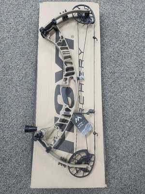 Hoyt VTM 34 HBX Pro Right Hand Buckskin 70 lbs 29 Inch draw New in the box !!!!