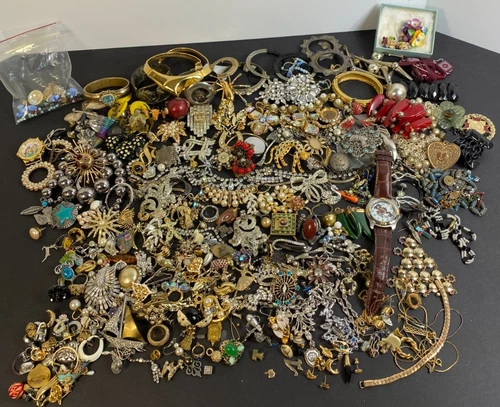 Costume Jewelry Brooch Earing Necklace more Vintage 5.8 lbs Crafting Art