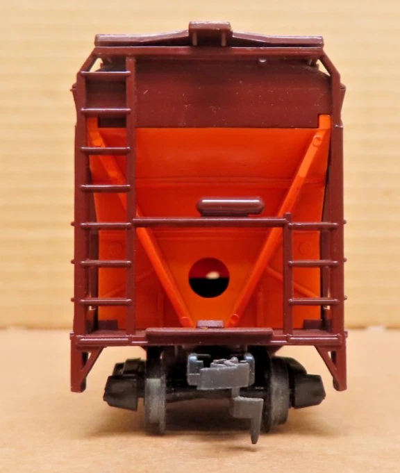 Vintage Tyco 3-bay Covered Hopper Sanka ACFX 324561 Ho scale (No Box) - Image 2 of 4