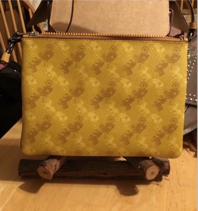 Bolsa Galería COACH Impresión Caballo y Carruaje Amarillo Multi F79944 Nueva Foto 4 de 4