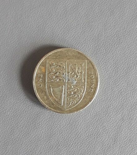 OLD £1 ONE POUND COIN 2014 COIN SHIELD OF THE ROYAL ARMS - Afbeelding 1 van 2