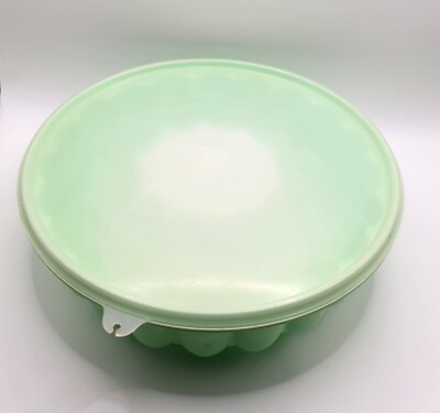 Tupperware Vintage Green Jello Mold Jel N Serve with Lid Retro 6 Cup Capacity