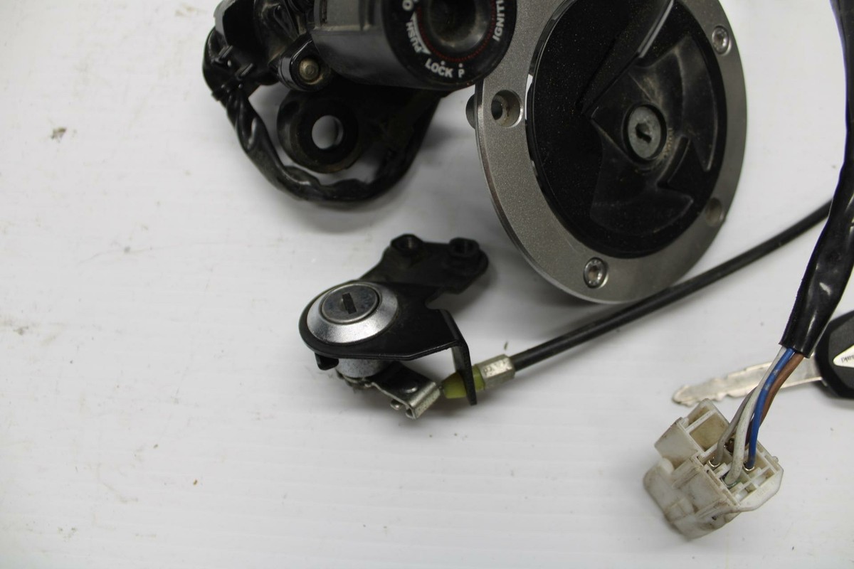 11-12 KAWASAKI Z1000 IGNITION LOCK KEY SET W/ GAS CAP AND SEAT