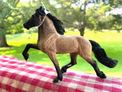 ICELANDER by Safari Ltd;154105/ toy/horse/RETIRED/Icelandic/Iceland/RETIRED