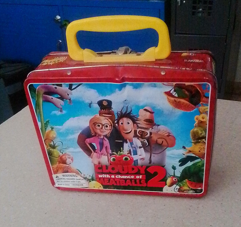 Cloudy with a Chance of Meatballs 2 Metal Lunchbox Tin Case Red Yellow Handle