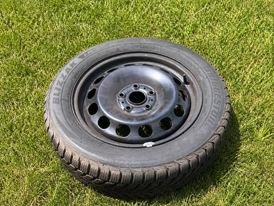 4x Bridgestone Blizzak winter tyres 205/55 R16 91H on steel rims + wheel covers