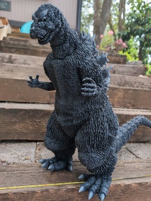 X-Plus Gigantic Series Godzilla 1954 - Vinyl Statue (with artillery accessories)