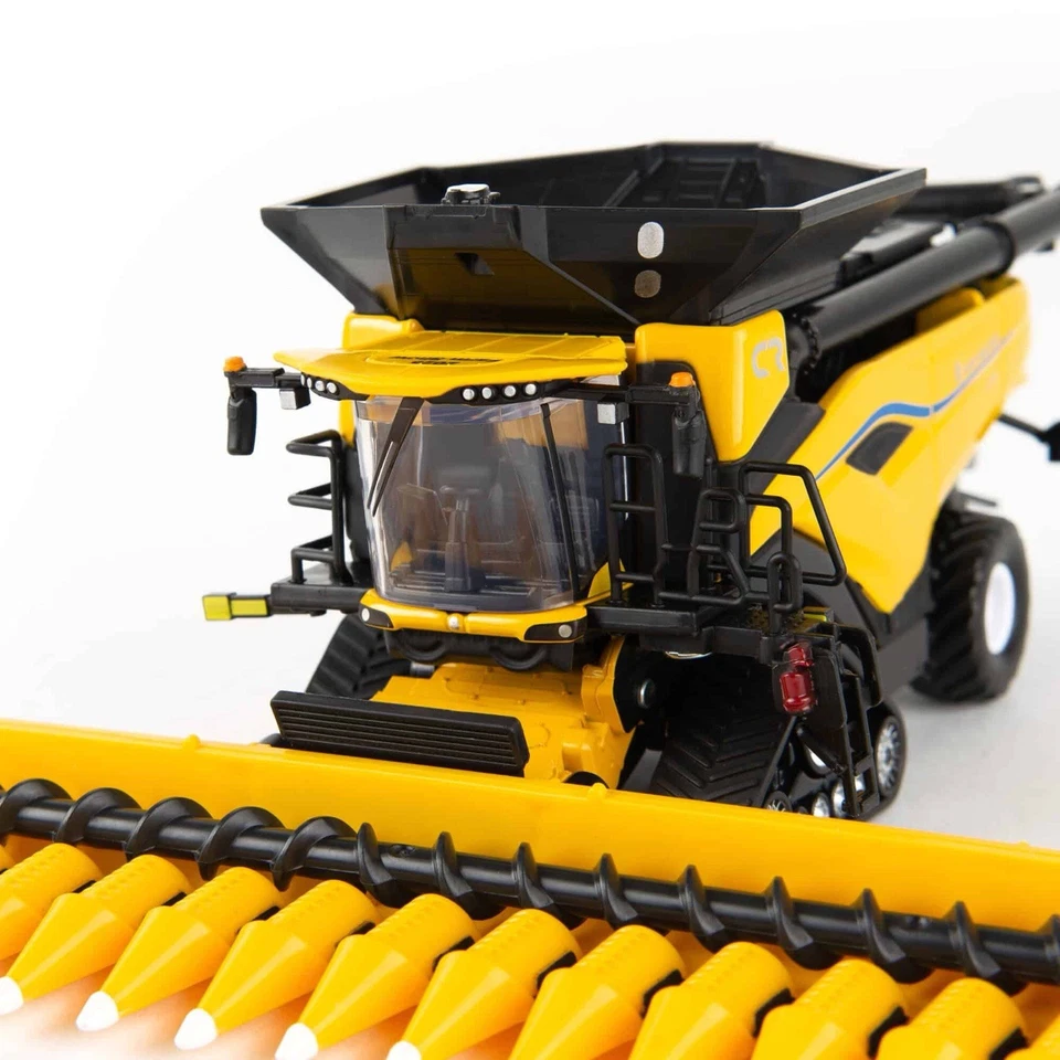 1/64 New Holland CR11 Combine 2025 Farm Show Ertl - Image 4 of 4