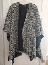 Eivissa black white fleece cape shawl wrap womens one size fringed reversible?