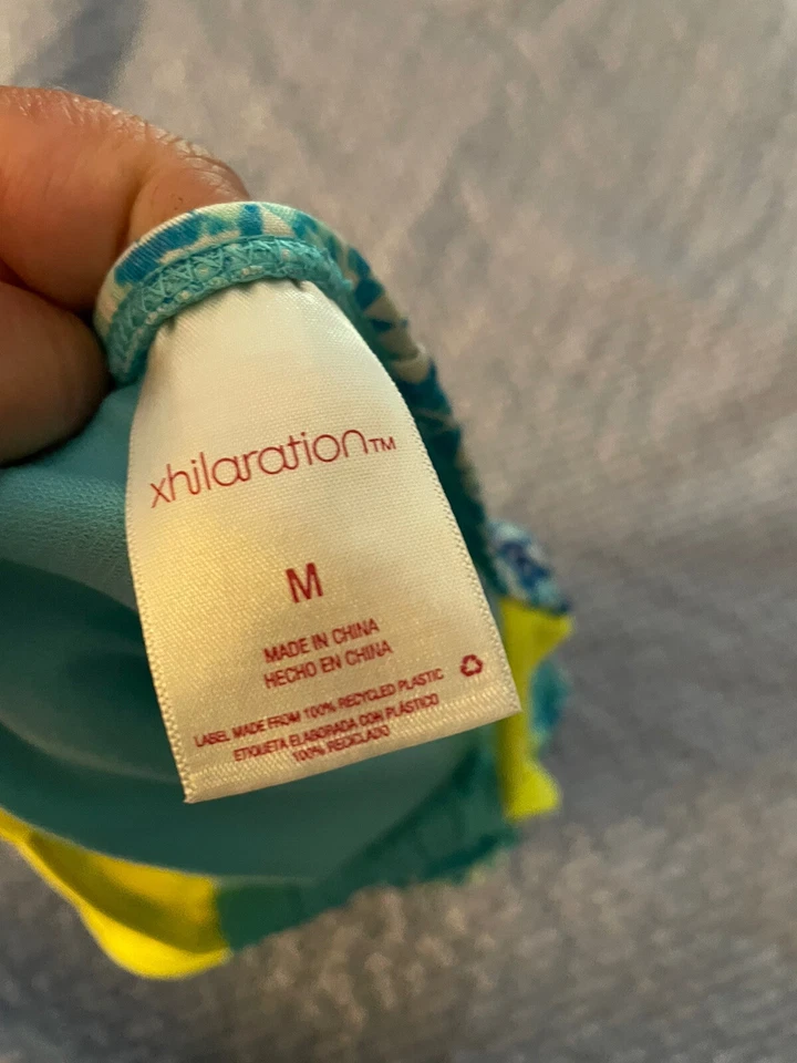 Xhilaration niñas talla Traje de baño de una pieza M cuello con volantes azul/verde. Lindo, divertido Foto 3 de 4