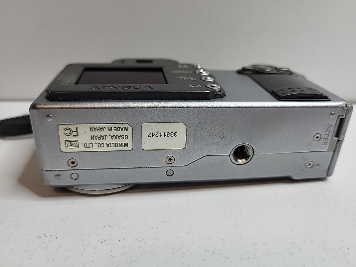 Minolta DiMage F300 5.0 Mega Pixels Area-AF Japan Made Minolta DiMage F300 5.0 Mega Pixels Area-AF Japan Made