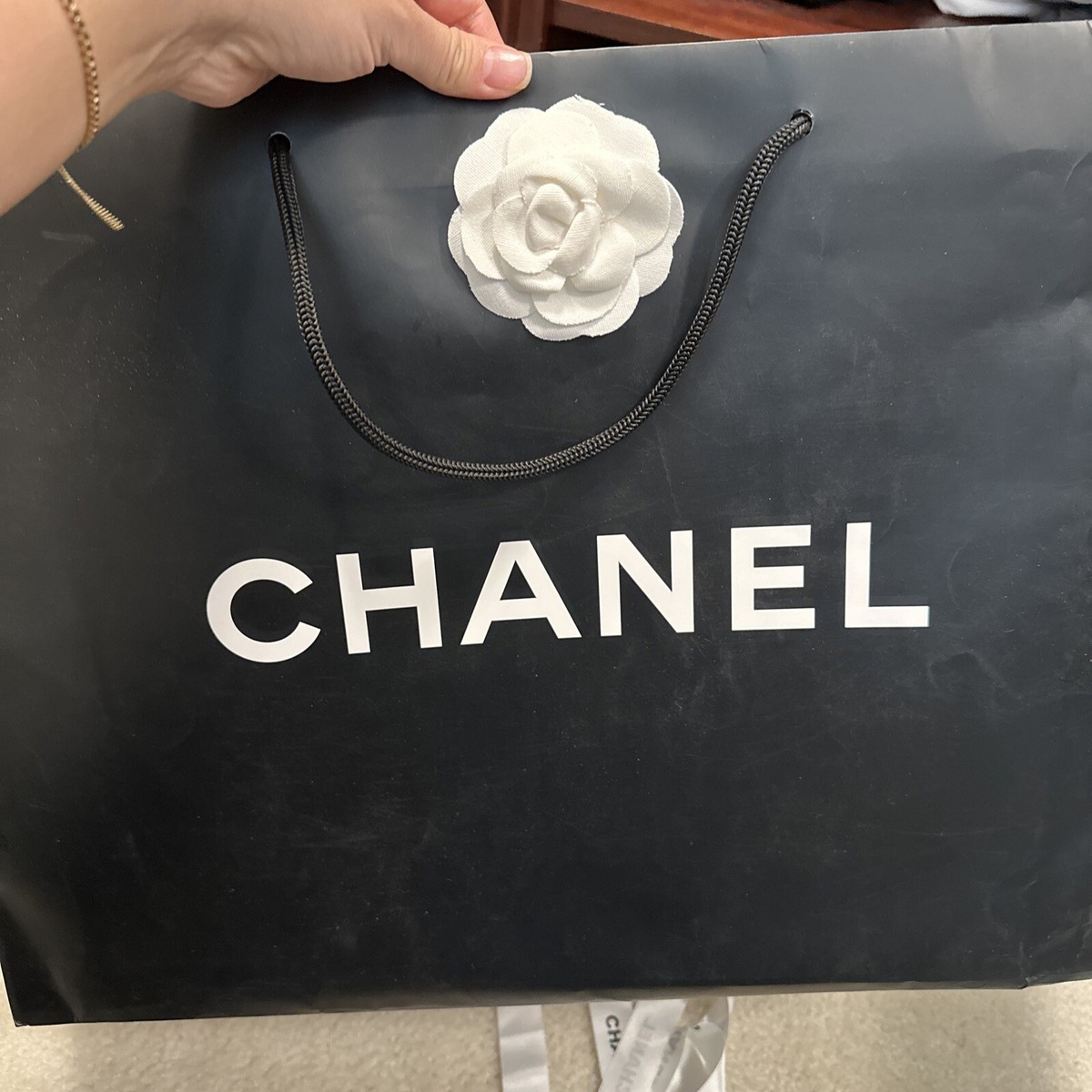 CHANEL 黒 レザー キルティング(ノベルティグッズ)保存袋リボン花、付き CHANEL 黒 レザー キルティング(ノベルティグッズ)保存袋リボン花、付き