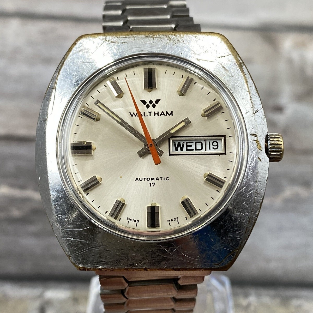 Waltham Day Date Calendar 17 Jewels Automatic FHF 909 Swiss B