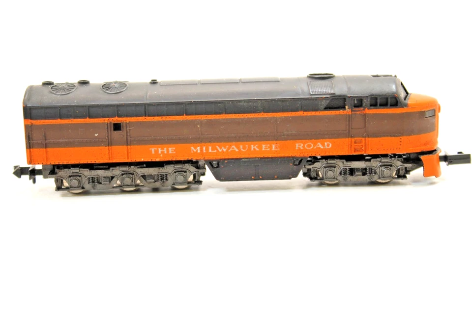 MILWAUKEE FAIRBANKS MORSE C-LINER LOCOMOTIVE RUNS N SCALE lot 35 - Image 2 of 4
