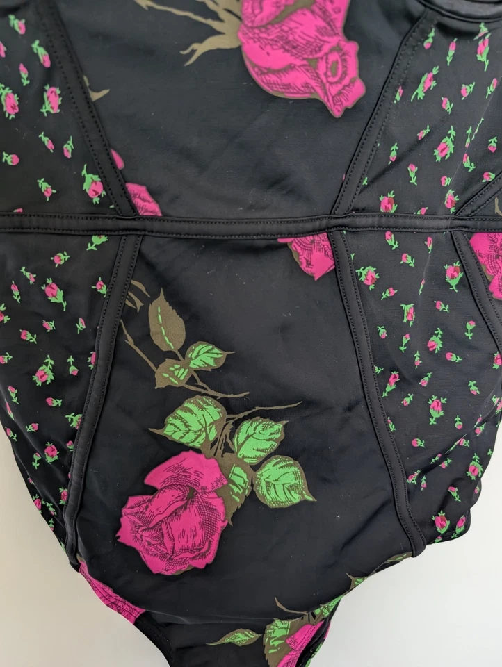 Betsey Johnson Torrid Womens Plus Size 1 Black Pink Rose 1 Piece Swimsuit Floral - Image 4 of 4