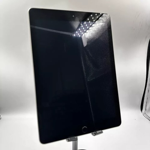 Apple iPad (5th Generation) A1823 32 GB, 128GB Wi-Fi + 4G, 9.7 in - Used Grade B - Afbeelding 2 van 8