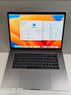 MacBook Pro 15'' (i7/16GB/512GB/RADEON PRO 560) 2017 - Grau - Geringe Zykluszahl!