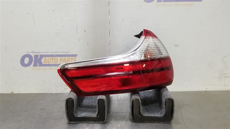 15-19 TOYOTA SIENNA OEM DRIVER LEFT QUARTER MOUNTED TAIL LIGHT LAMP 