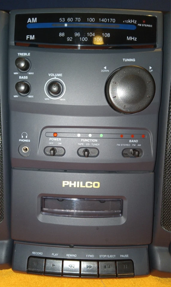 Modelo estéreo Philco - 238k, AM, FM y cassette. (Probado y funciona muy bien) Foto 2 de 4