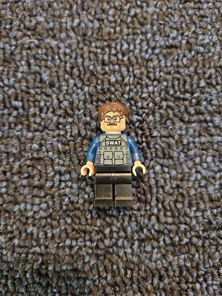 LEGO Comisionado James Gordon SWAT Minifigura del Set 76001 Batman Caballero Oscuro Foto 2 de 4