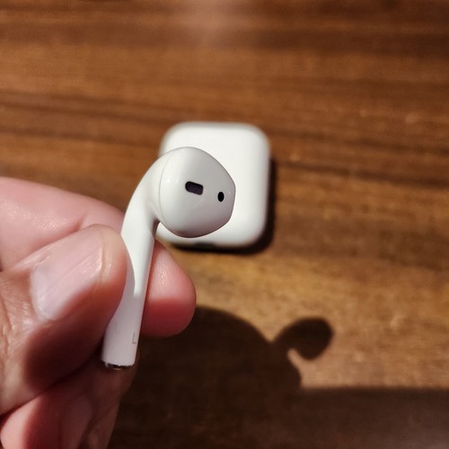 Apple AirPods 2 - Model A2031 - 2nd Generation - 1602 Charging Case - Tested - Picture 4 of 9