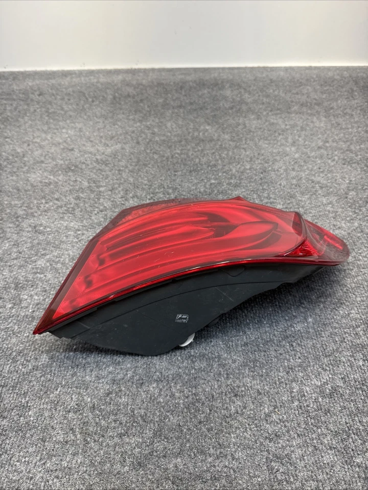 2010 - 2016 BMW 535i xDrive Rear Right Side Outer Tail Light Lamp 173462-02 OEM - Image 2 of 4