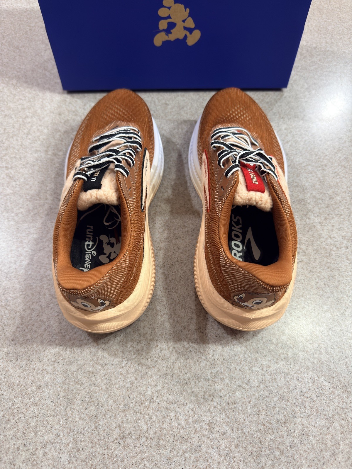 2026 Run Disney Brooks Ghost 17 Chip And Dale | SZ 9W | NIB | image 5